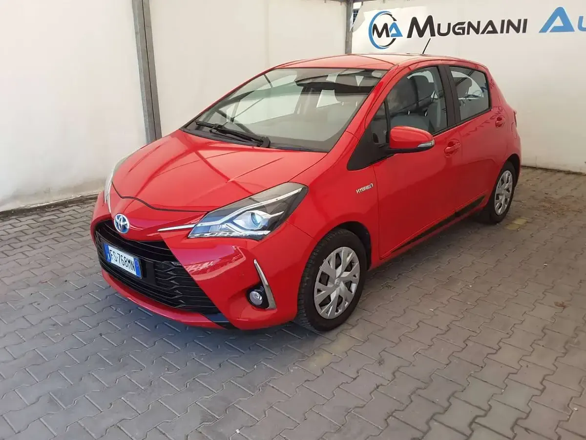 Usata Toyota Yaris Hybrid Business Edition 73 CV (53 kW) 2018 Rosso Berlina
