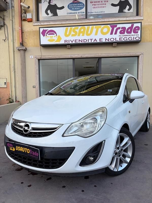Usata Opel Corsa 75 CV (55 kW) 2012 Bianco Utilitaria
