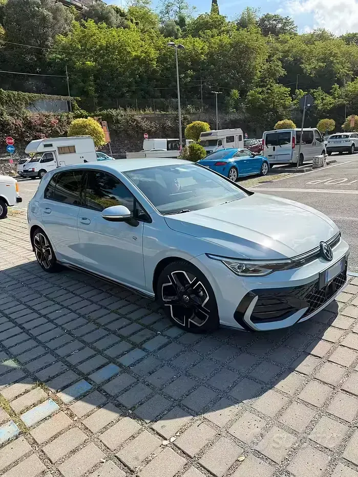 Usata VW Golf VIII R-line Plus 150 CV (110 kW) 2024 Blu Berlina