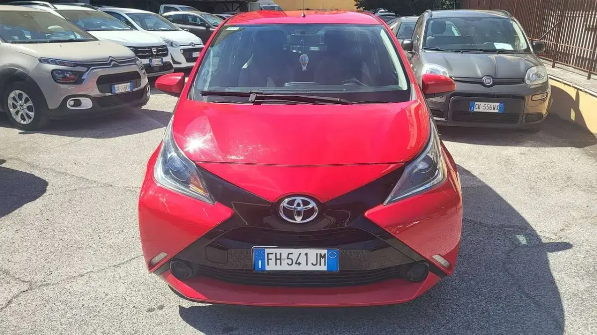 Usata Toyota Aygo Cool 69 CV (50 kW) 2017 Rosso Utilitaria