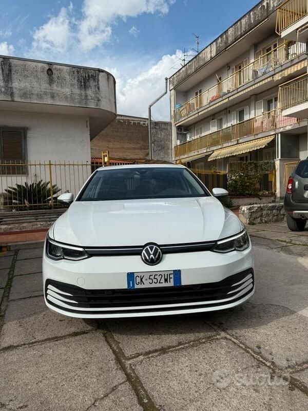 Usata VW Golf VIII 150 CV (110 kW) 2020 Bianco Utilitaria