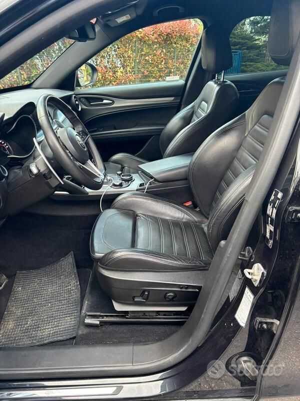 Usata Alfa Romeo Stelvio Executive 210 CV (154 kW) 2017 Nero SUV