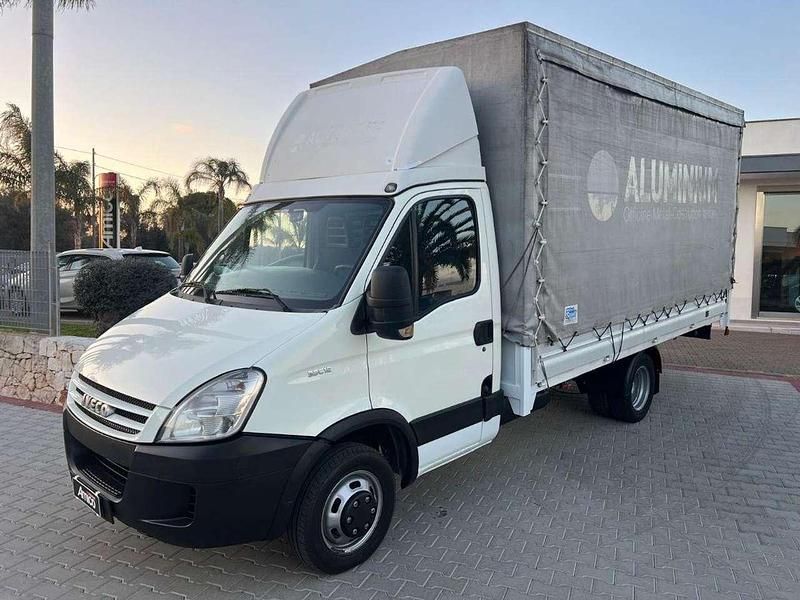 Usata Iveco 35.12 120 CV (88 kW) 2009 Bianco Furgone