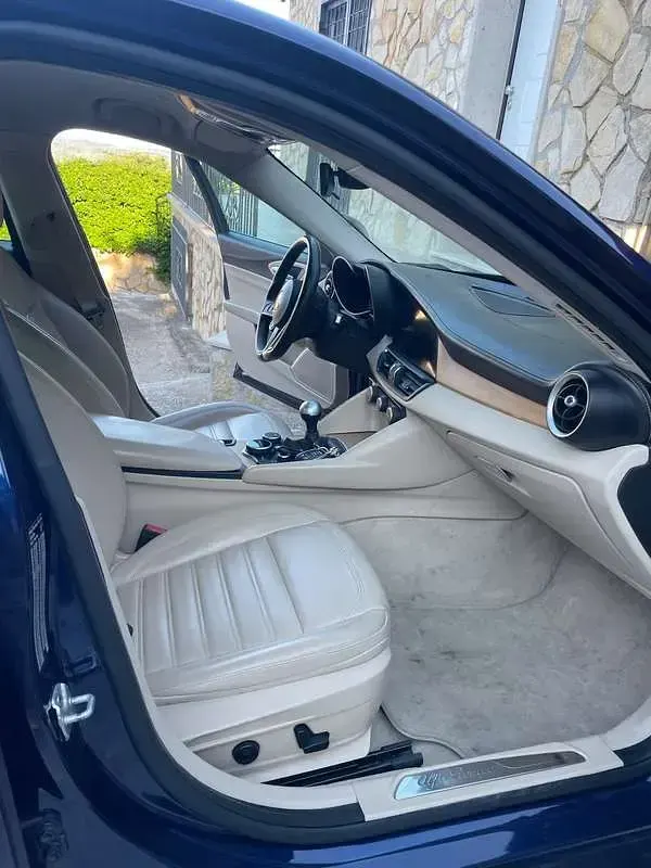 Usata Alfa Romeo Giulia Super 150 CV (110 kW) 2016 Blu/azzurro Berlina