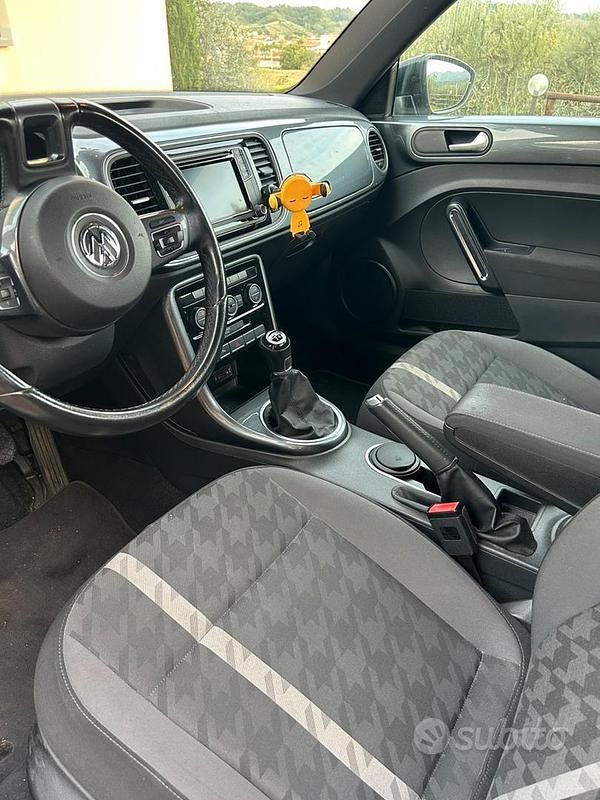 Usata VW Beetle 105 CV (77 kW) 2017 Grigio Utilitaria