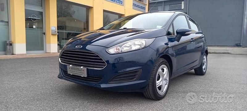 Usata Ford Fiesta Business Edition 80 CV (58 kW) 2015 Argento Utilitaria