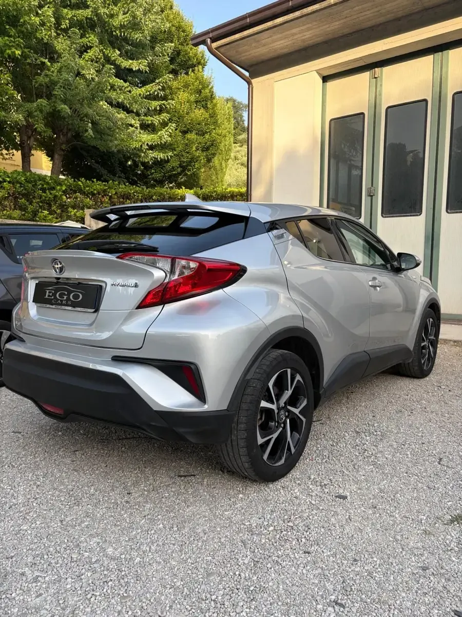 Usata Toyota C-HR Style 97 CV (71 kW) 2019 Argento SUV