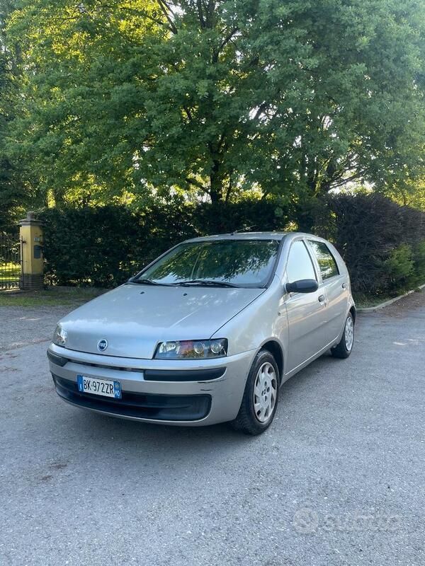 Argento Usata 2000 Fiat Punto Due volumi | 2500 € (Cara) - Immagine 1/4