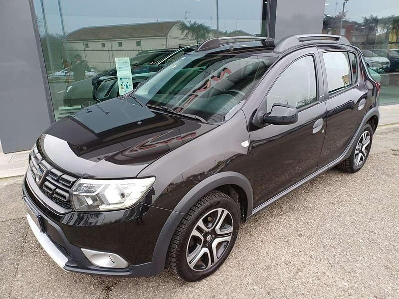 Usata Dacia Sandero 90 CV (66 kW) 2018 Nero Utilitaria