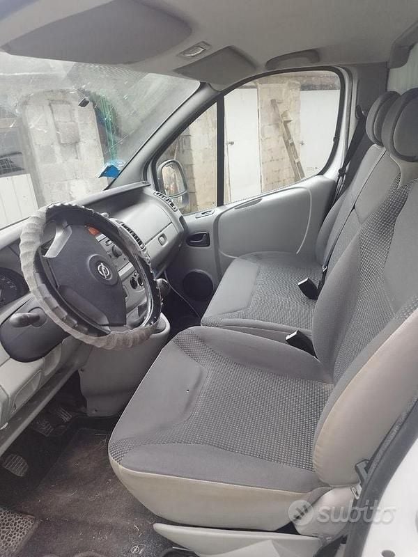 Usata Opel Vivaro 146 CV (107 kW) 2008 Bianco Monovolume