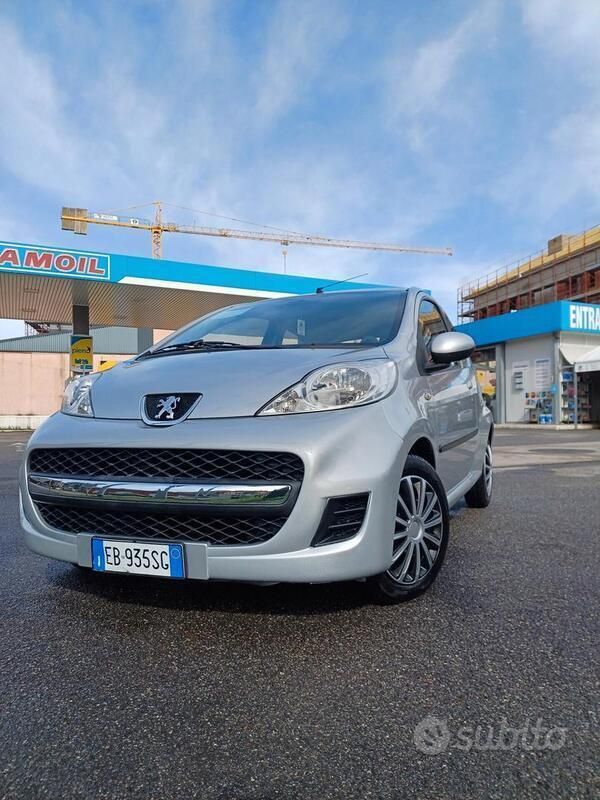 Grigio Usata 2010 Peugeot 107 Due volumi | 6100 € (Molto cara) - Immagine 1/4