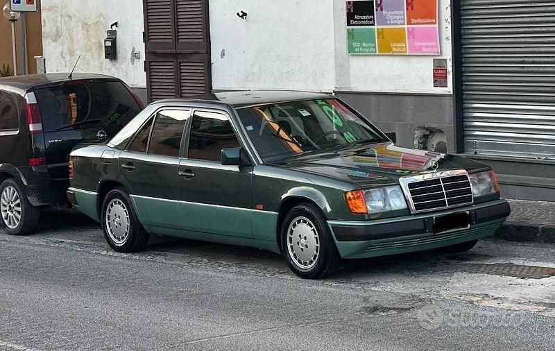 Verde Usata 1991 Mercedes E200 Tre volumi | 7500 € - Immagine 1/4