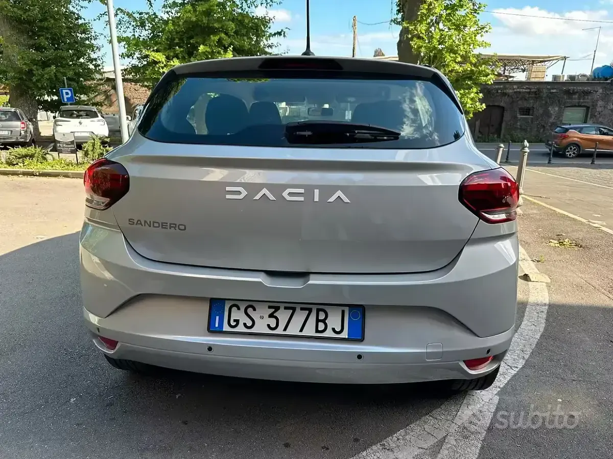 Usata Dacia Sandero Expression 101 CV (74 kW) 2023 Grigio Berlina