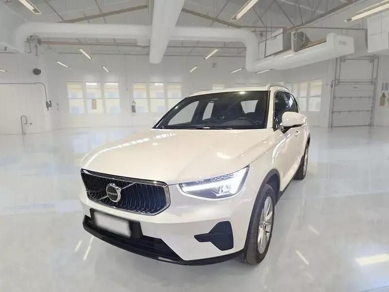 Bianco Usata 2024 Volvo XC40 Core SUV | 33.300 € (Molto cara) - Immagine 1/4