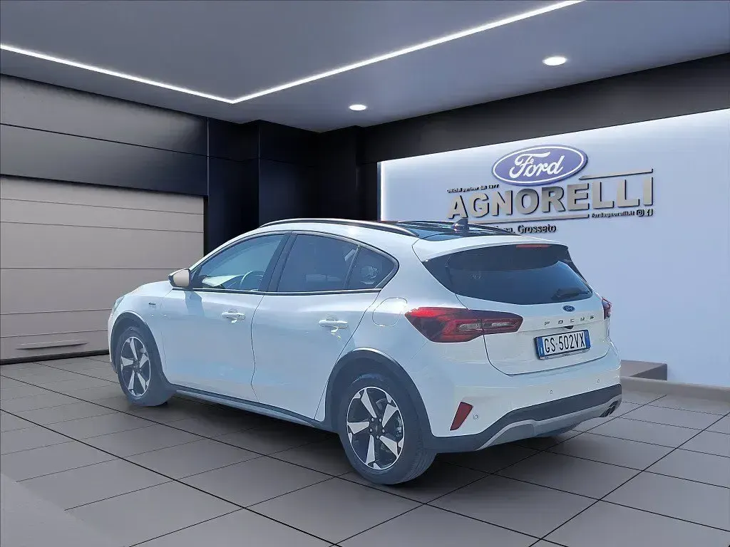 Usata Ford Focus Active 125 CV (91 kW) 2024 Bianco frozen Berlina