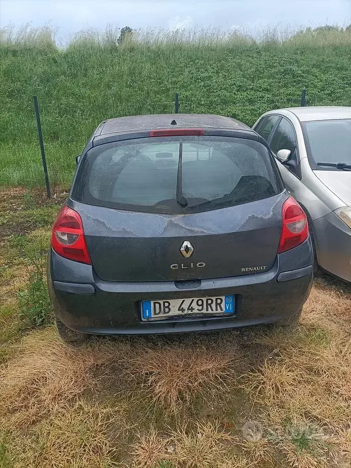Usata Renault Clio II 68 CV (50 kW) 2006 Nero Berlina