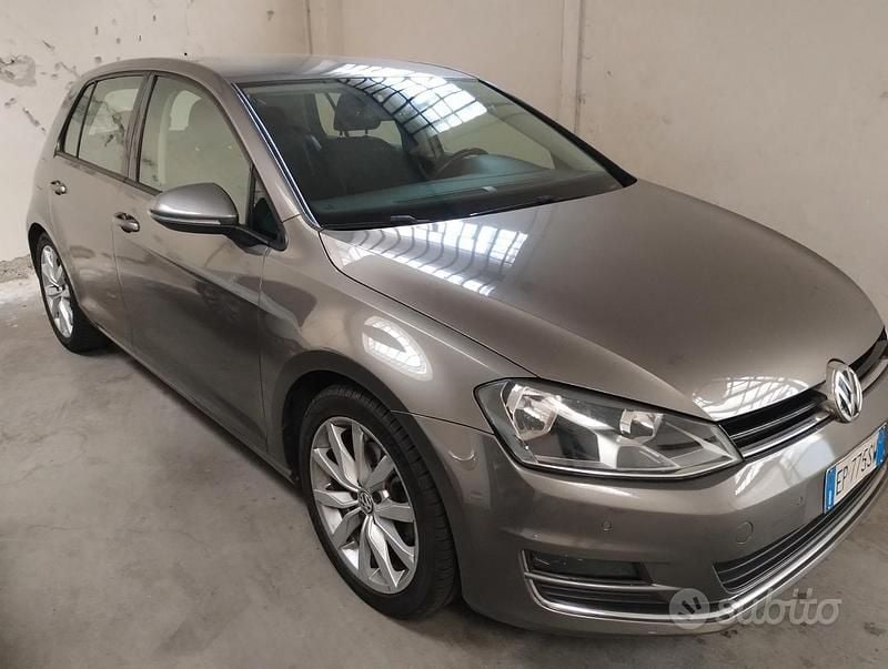 Grigio Usata 2013 VW Golf VII Tre volumi | 10.000 € (Buon prezzo) - Immagine 1/4