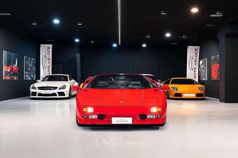 Usata Lamborghini Diablo 492 CV (361 kW) 1996 Rosso diablo Cabrio
