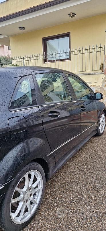 Usata Mercedes B180 109 CV (80 kW) 2009 Nero Monovolume