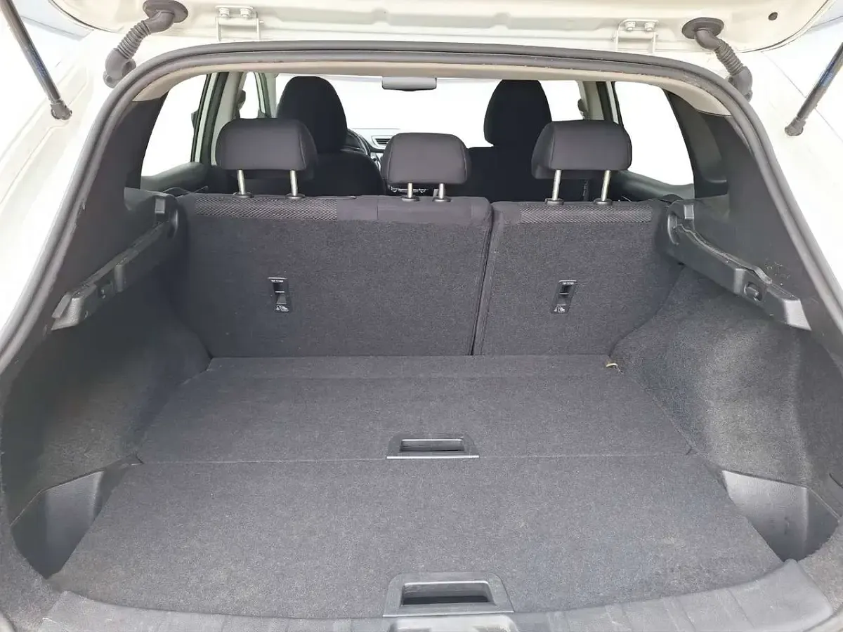 Usata Nissan Qashqai N-Connecta 131 CV (96 kW) 2016 Bianco SUV