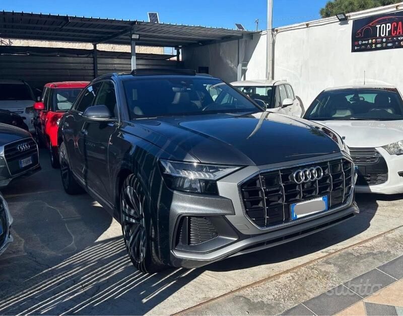 Usata Audi Q8 S-Line 286 CV (210 kW) 2020 Grigio SUV