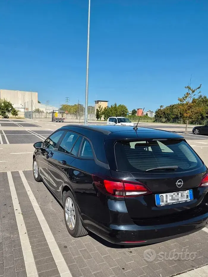 Usata Opel Astra 101 CV (74 kW) 2016 Nero Station wagon
