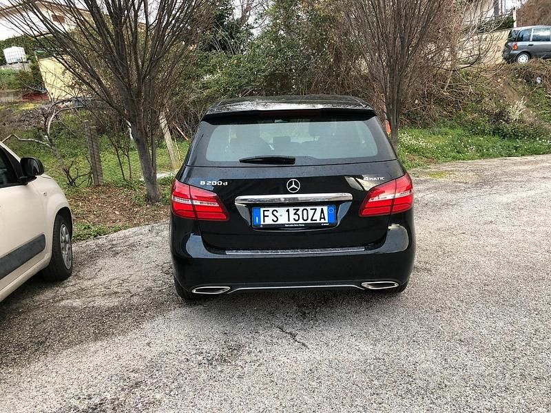 Usata Mercedes B200 136 CV (100 kW) 2018 Nero Monovolume