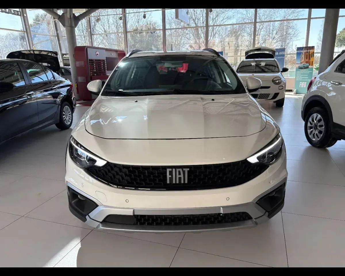 Nuova Fiat Tipo Cross 131 CV (96 kW) 2025 Bianco Berlina