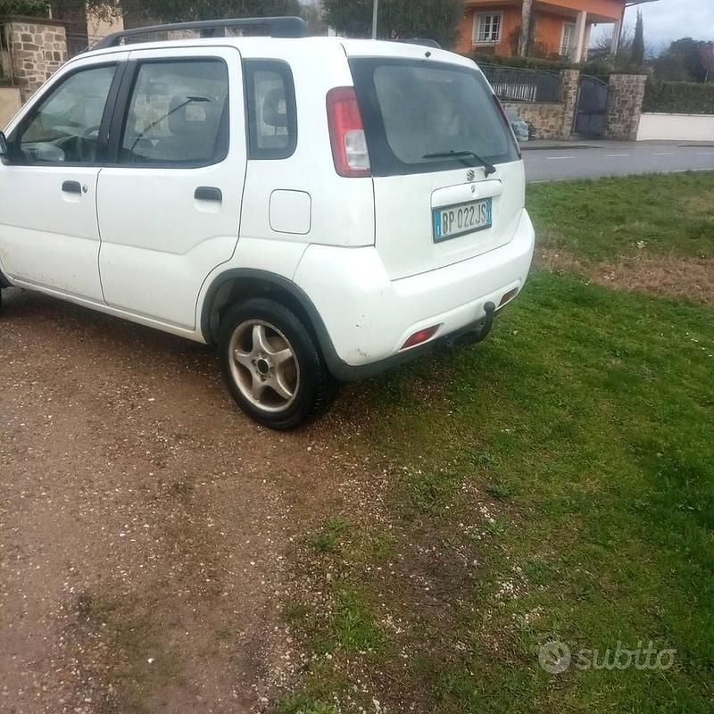 Usata Suzuki Ignis 83 CV (61 kW) 2000 Bianco Utilitaria