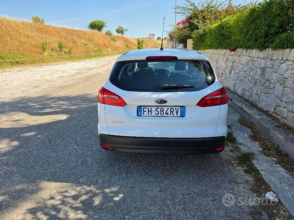 Usata Ford Focus 120 CV (88 kW) 2017 Bianco Station wagon