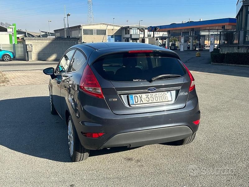 Usata Ford Fiesta 68 CV (50 kW) 2009 Grigio Berlina