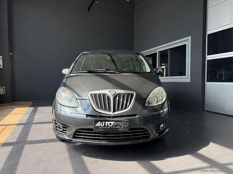 Usata Lancia Musa Gold 95 CV (69 kW) 2011 Grigio Monovolume