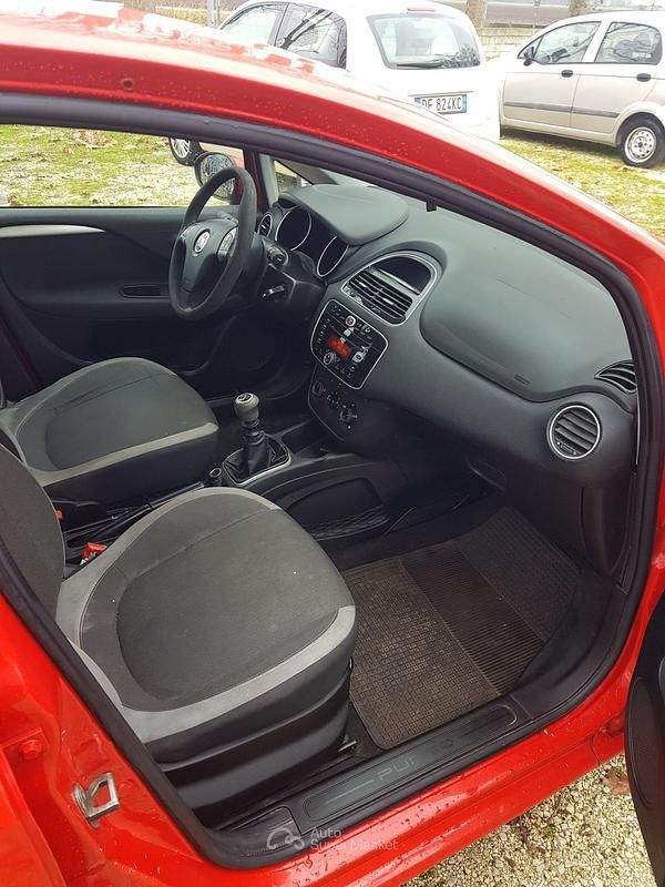 Usata Fiat Punto 77 CV (56 kW) 2012 Rosso Berlina