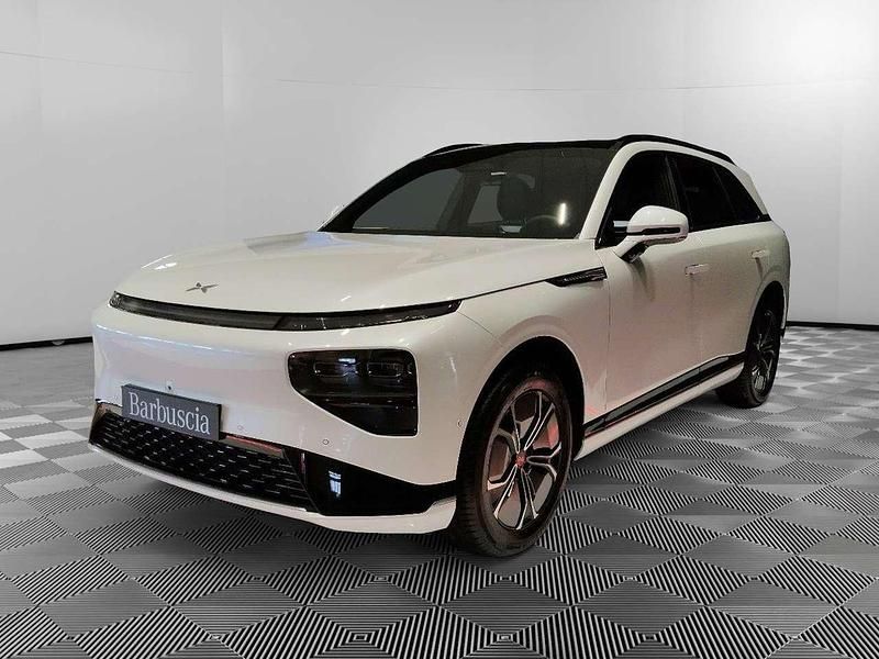 Argento Nuova 2025 XPENG G9 RWD Standard Range SUV | 59.990 € - Immagine 1/4