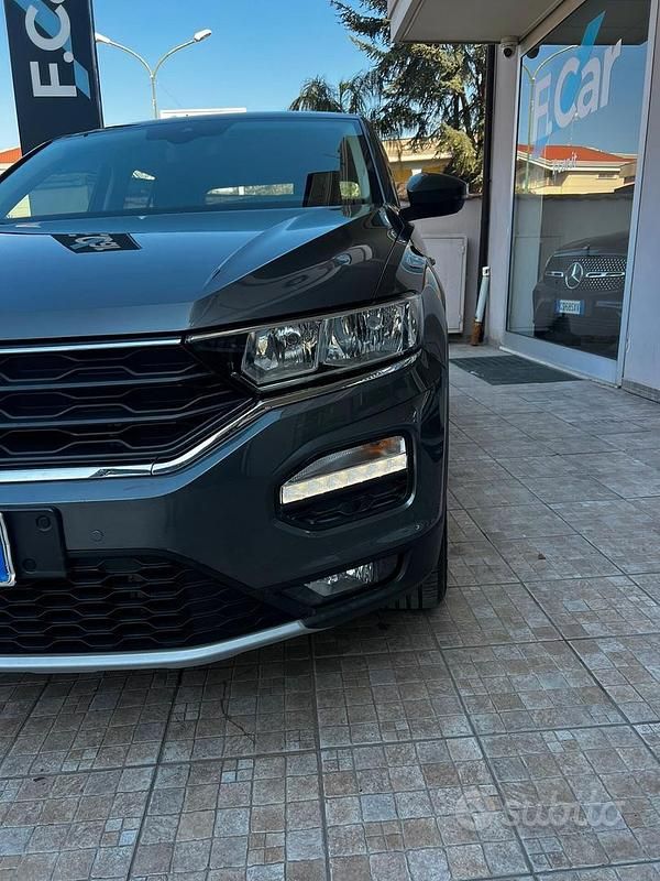 Usata VW T-Roc Style 115 CV (84 kW) 2020 Grigio SUV