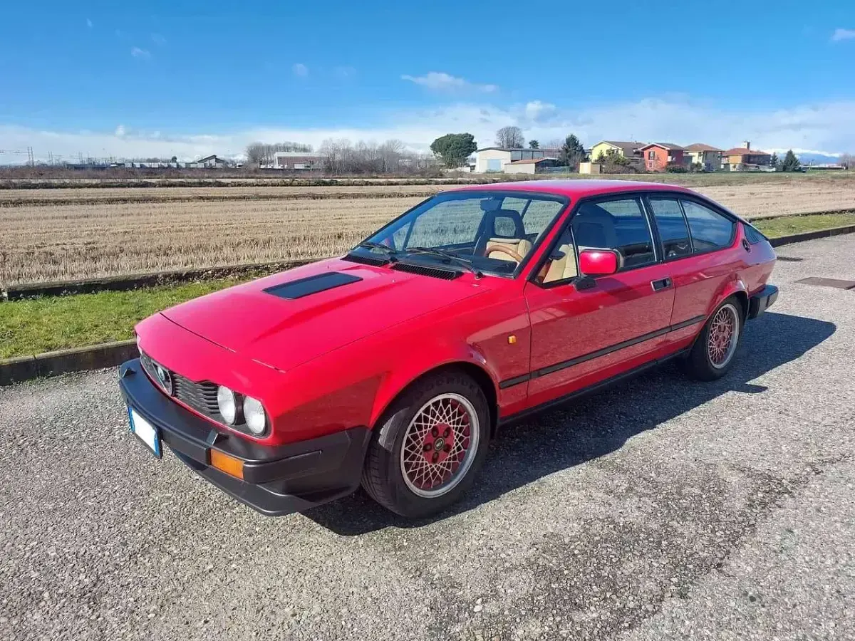 Usata Alfa Romeo GTV 158 CV (116 kW) 1983 Rosso Coupé