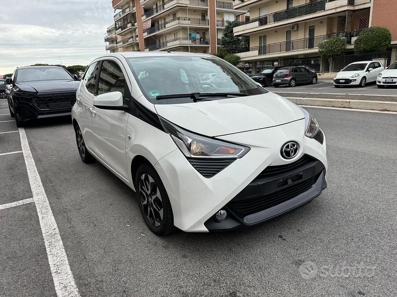Usata Toyota Aygo X-play 72 CV (52 kW) 2019 Bianco Utilitaria