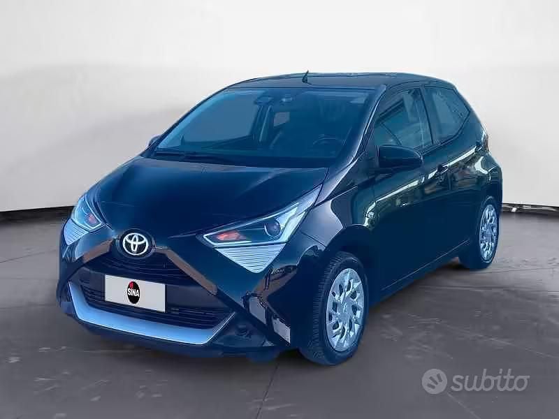 Usata Toyota Aygo X-wave 72 CV (52 kW) 2021 Nero Utilitaria