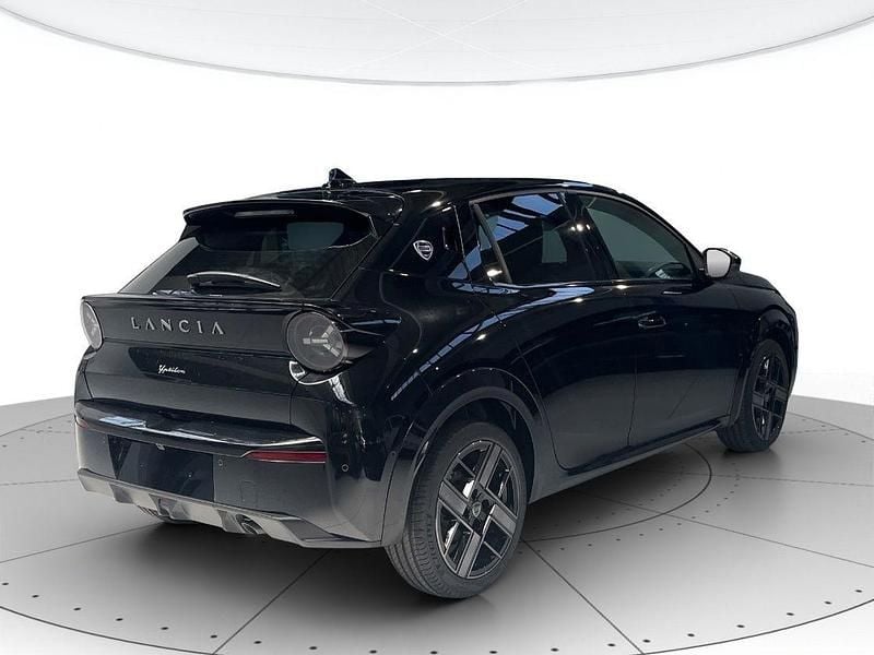 Nuova Lancia Ypsilon 110 CV (80 kW) 2026 Vernice nero ardesia Utilitaria