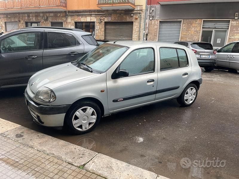 Usata Renault Clio II 58 CV (42 kW) 1998 Grigio Berlina