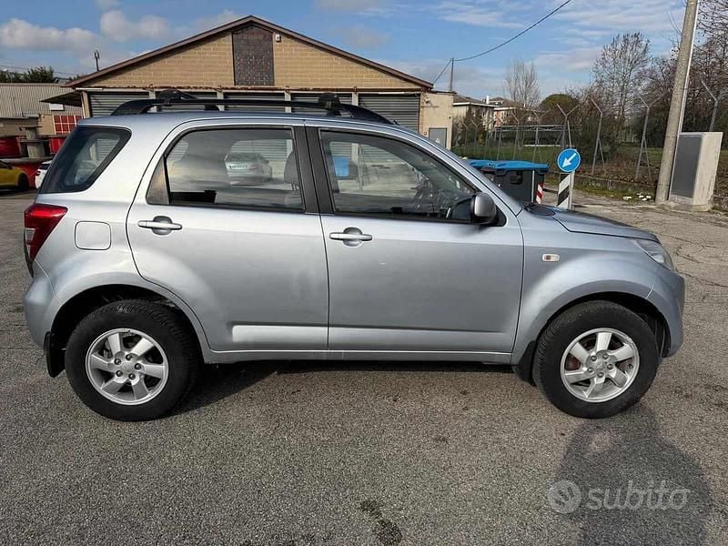 Usata Daihatsu Terios 104 CV (76 kW) 2007 Grigio SUV
