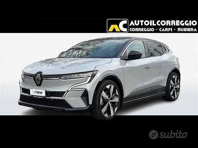 Usata Renault Megane E-Tech Techno 161 kW (220 CV) 2022 Grigio chiaro Berlina