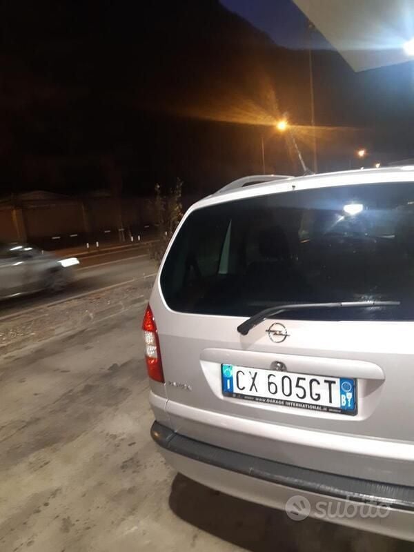 Usata Opel Zafira 101 CV (74 kW) 2005 Grigio Monovolume