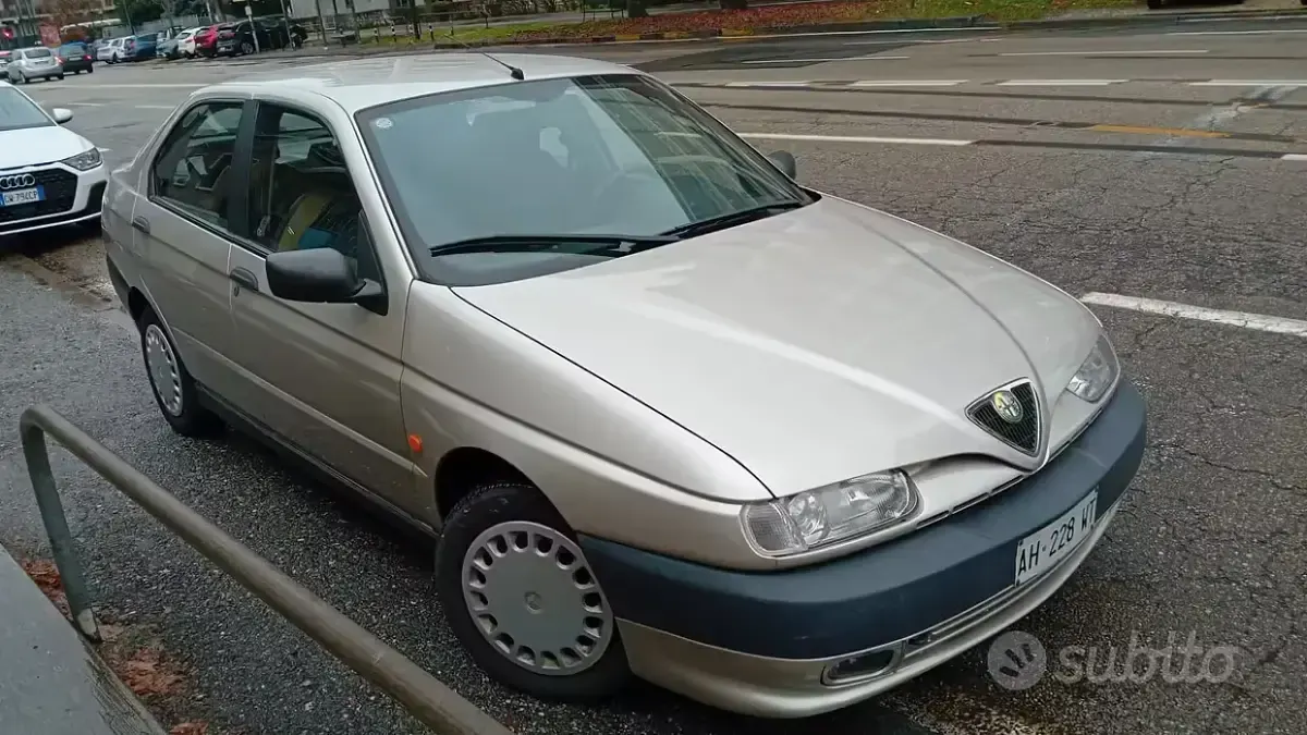 Usata Alfa Romeo 146 103 CV (75 kW) 1995 Grigio Utilitaria