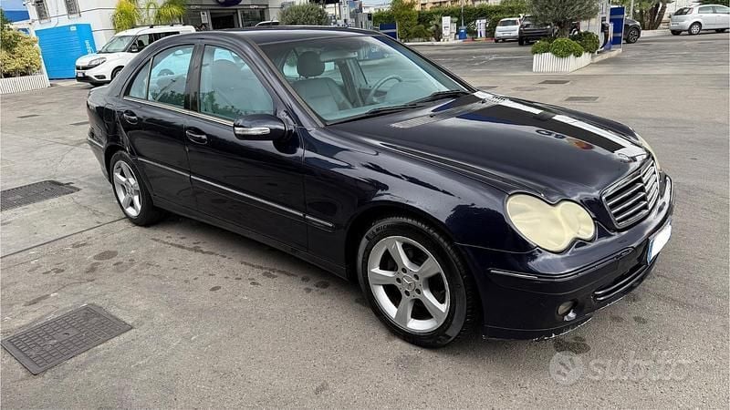 Usata Mercedes C220 Avantgarde 150 CV (110 kW) 2005 Blu Berlina
