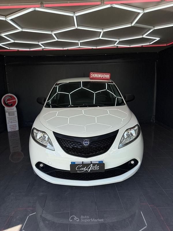 Usata Lancia Ypsilon Gold 84 CV (61 kW) 2020 Bianco Utilitaria