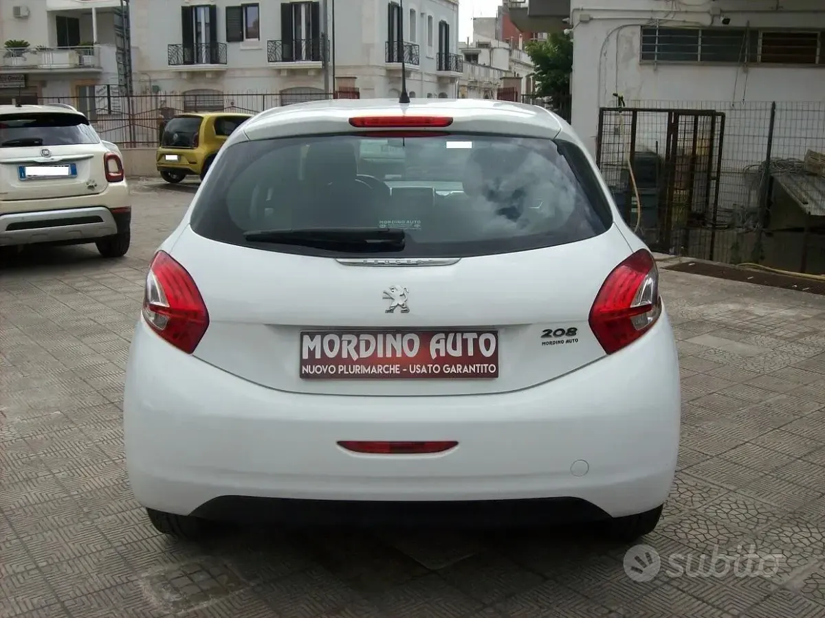 Usata Peugeot 208 Allure 68 CV (50 kW) 2015 Bianco Utilitaria