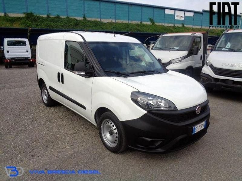 Usata Fiat Doblò S 105 CV (77 kW) 2021 Monovolume