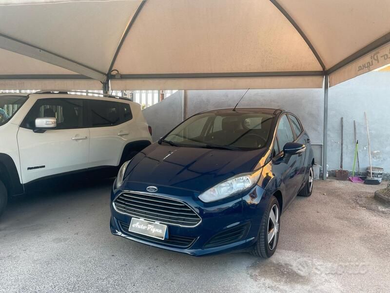 Blu Usata 2015 Ford Fiesta Business Edition Due volumi | 4500 € (Buon prezzo) - Immagine 1/4