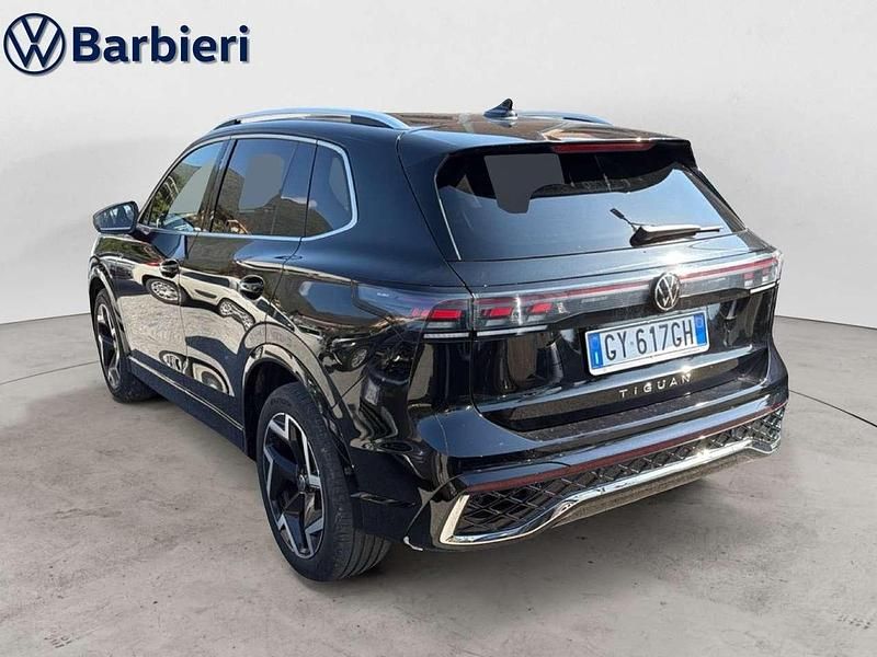 Usata VW Tiguan R-line 150 CV (110 kW) 2025 Nero SUV